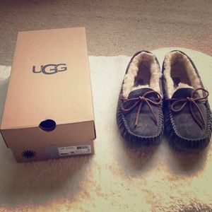 UGG Dakota Slipper Size 11